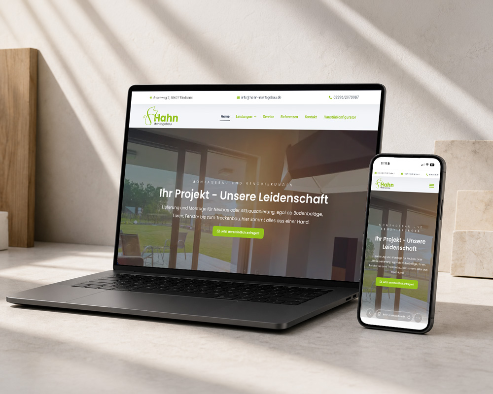 Laptop und Handy auf einem Podest mit der Webseite für Handwerker Hahn Montagebau